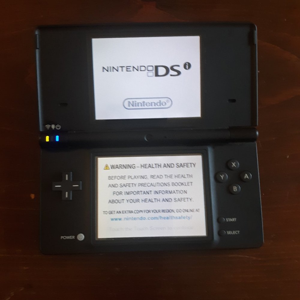 Nintendo DSi Launch Edition Black Handheld System Starter Kit with Free Game!
